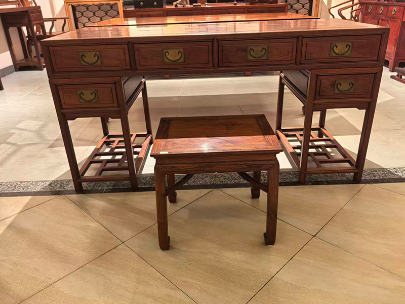 红木家具回收再利用具备哪些方面的优势呢